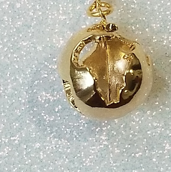 Gold ball chain globe charm bracelet - Picture 3 of 5